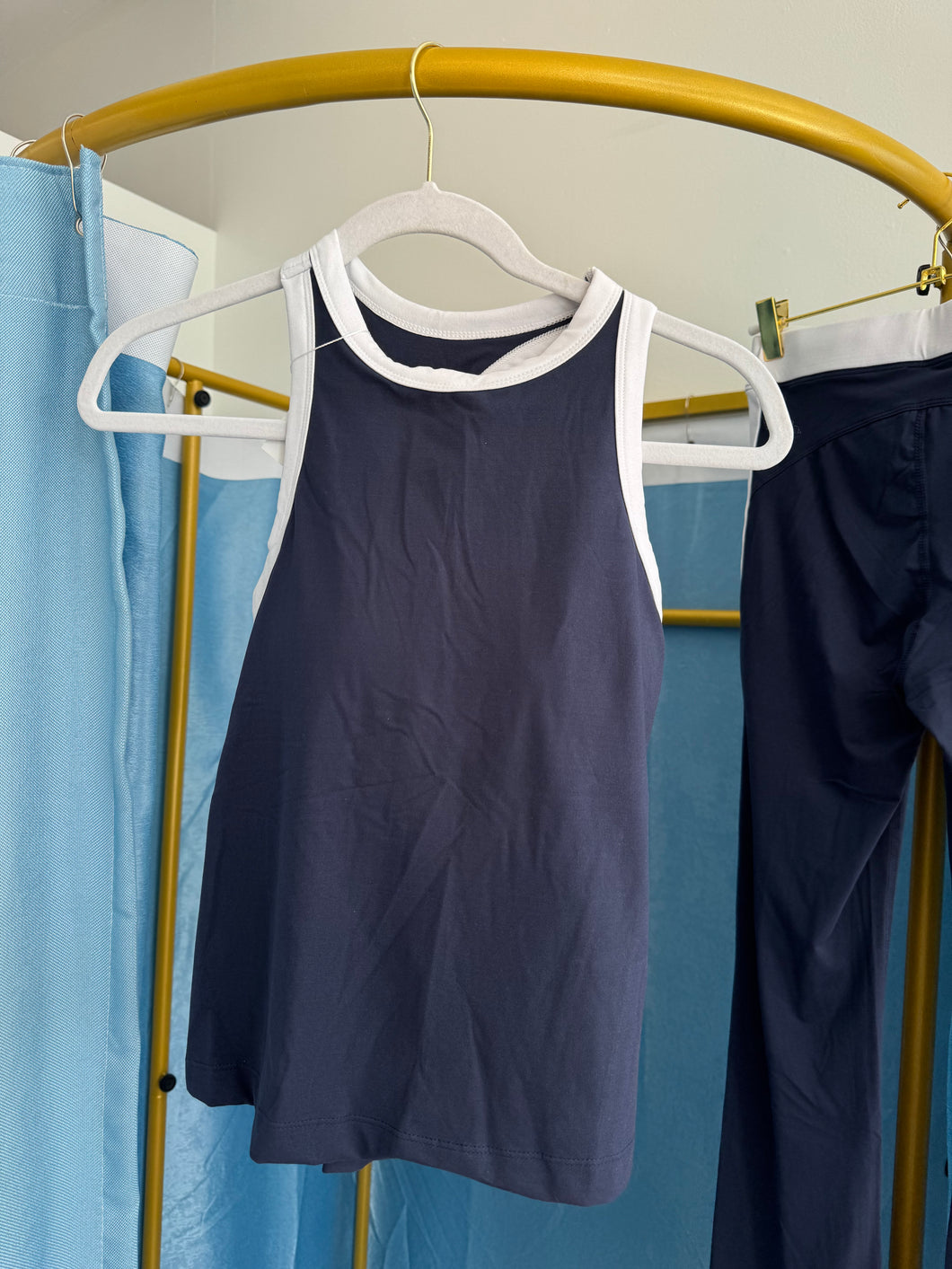 Contrast Tank