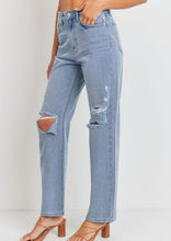 Load image into Gallery viewer, Jordyn Straight Leg Jeans
